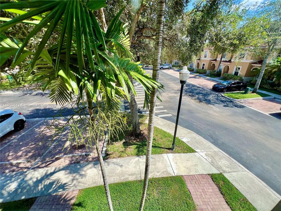 Recently Rented: $2,800 (3 beds, 2 baths, 1470 Square Feet)