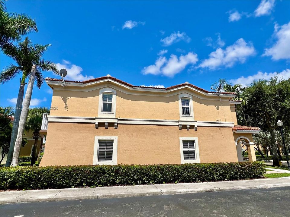 Recently Rented: $2,800 (3 beds, 2 baths, 1470 Square Feet)