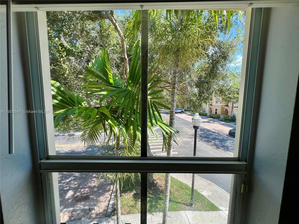 Recently Rented: $2,800 (3 beds, 2 baths, 1470 Square Feet)