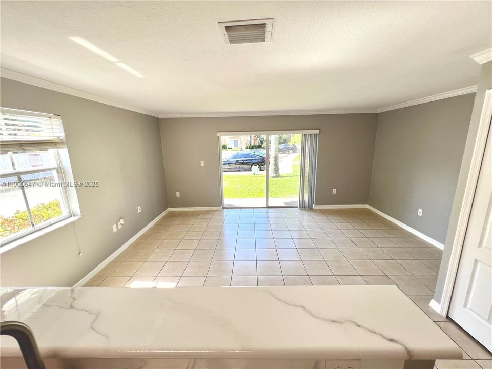 Recently Rented: $2,800 (3 beds, 2 baths, 1470 Square Feet)