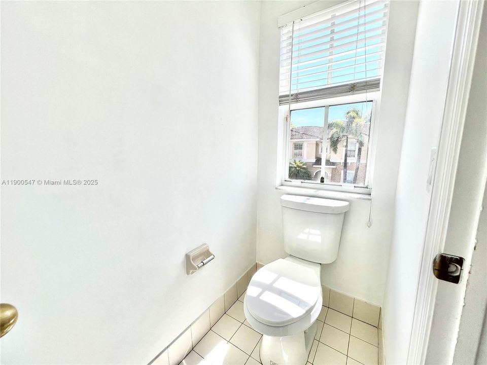 Recently Rented: $2,800 (3 beds, 2 baths, 1470 Square Feet)