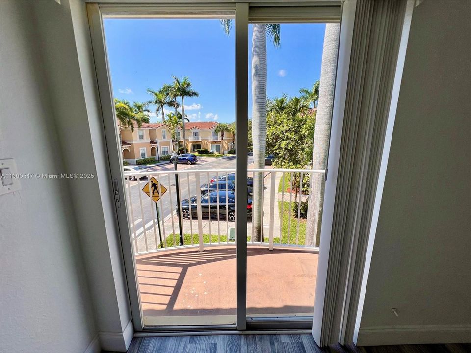 Recently Rented: $2,800 (3 beds, 2 baths, 1470 Square Feet)