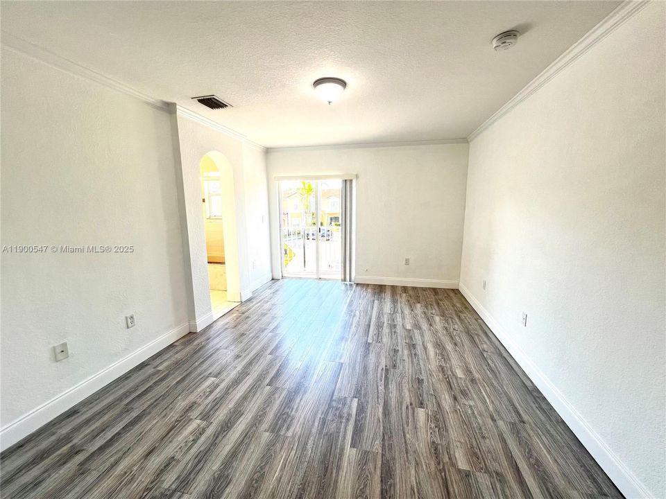 Recently Rented: $2,800 (3 beds, 2 baths, 1470 Square Feet)