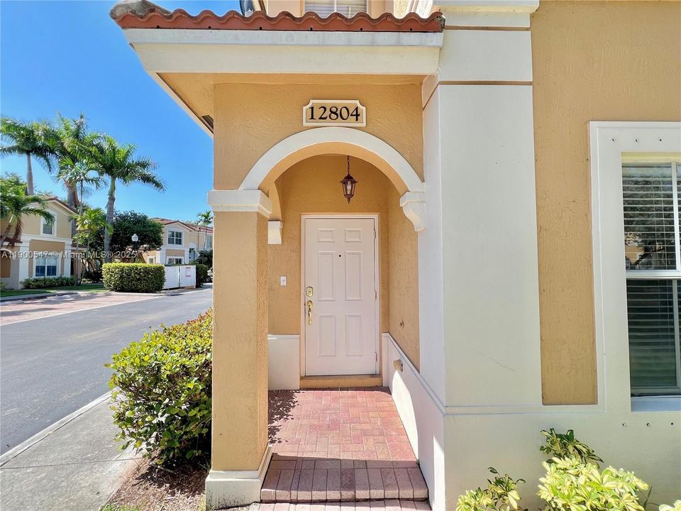 Recently Rented: $2,800 (3 beds, 2 baths, 1470 Square Feet)