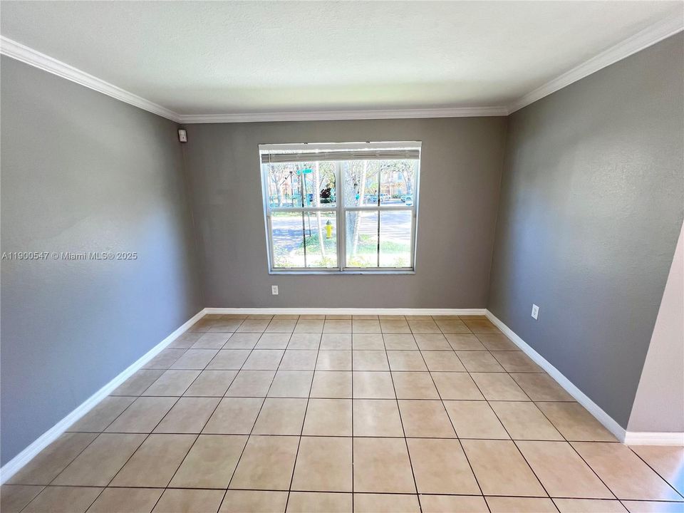 Recently Rented: $2,800 (3 beds, 2 baths, 1470 Square Feet)