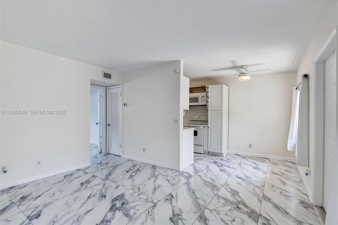 For Rent: $1,699 (1 beds, 1 baths, 609 Square Feet)