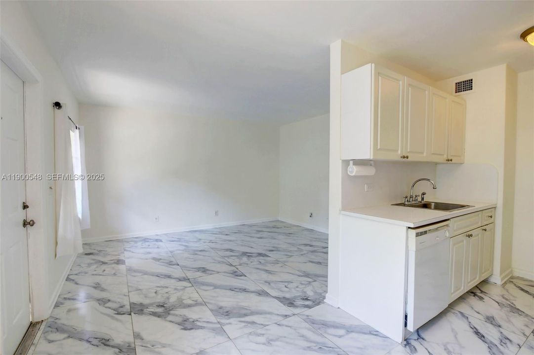For Rent: $1,699 (1 beds, 1 baths, 609 Square Feet)