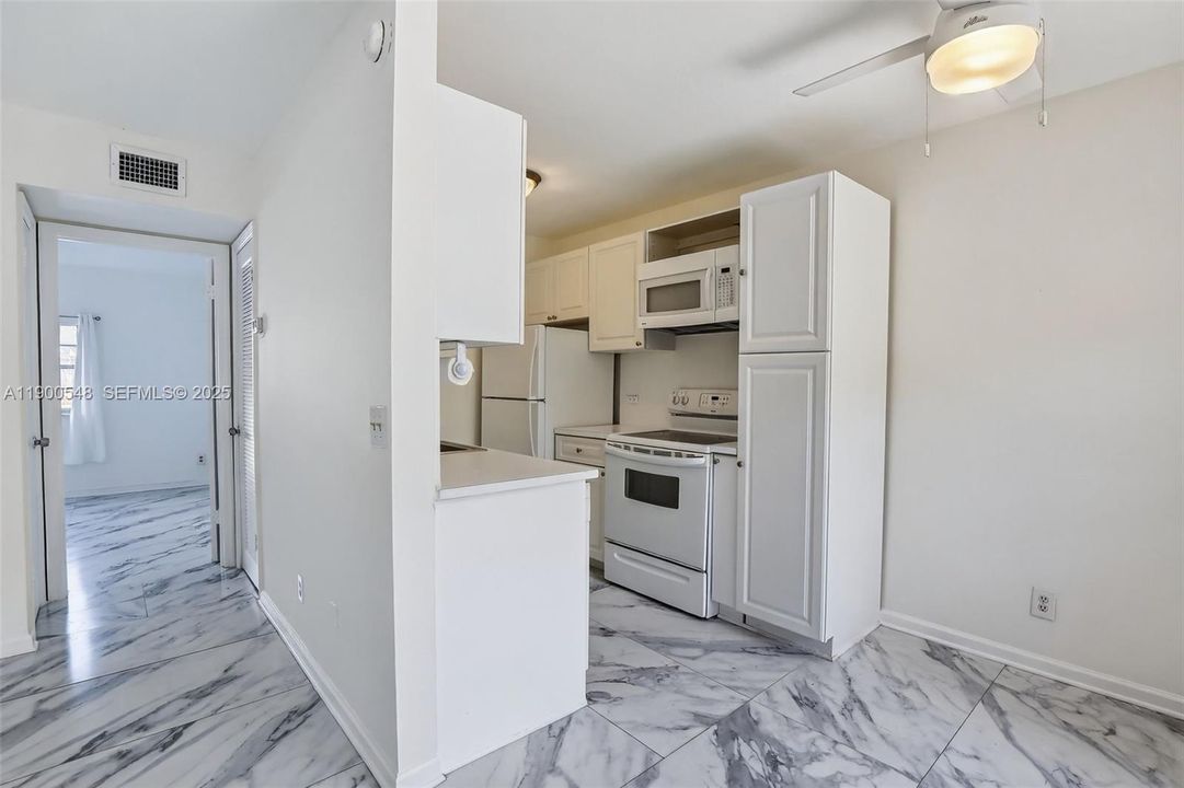 For Rent: $1,699 (1 beds, 1 baths, 609 Square Feet)