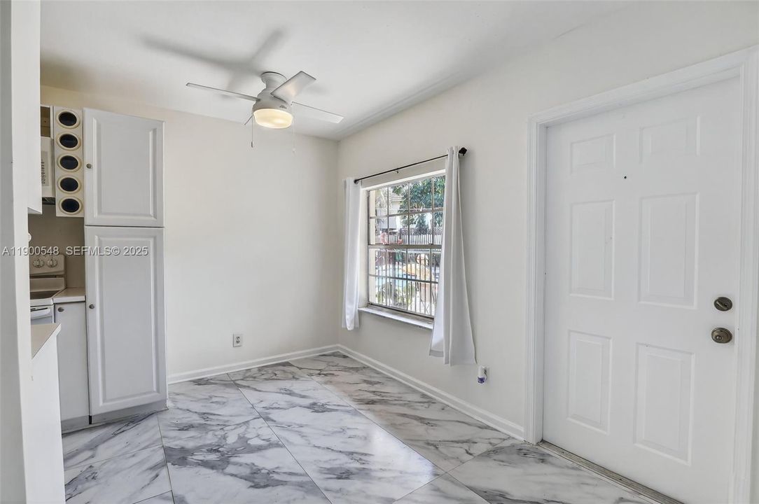 For Rent: $1,699 (1 beds, 1 baths, 609 Square Feet)