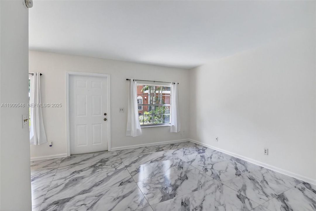 For Rent: $1,699 (1 beds, 1 baths, 609 Square Feet)