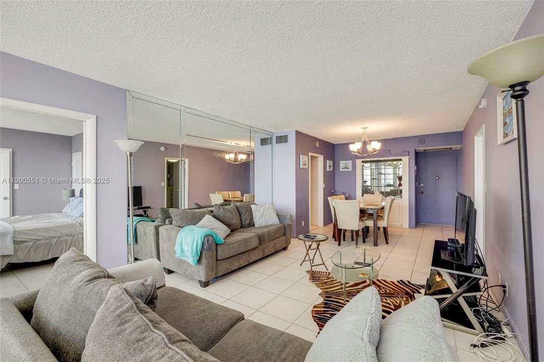 For Rent: $5,900 (2 beds, 2 baths, 1095 Square Feet)