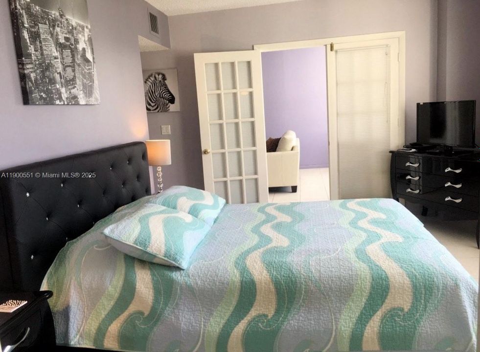 For Rent: $5,900 (2 beds, 2 baths, 1095 Square Feet)