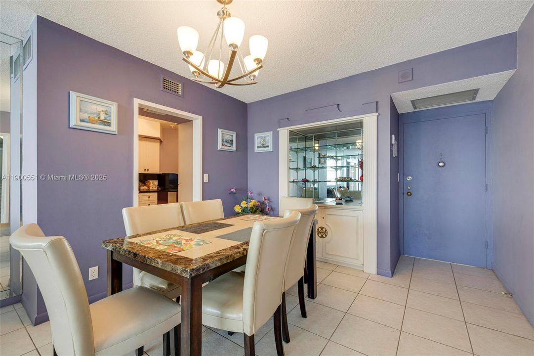 For Rent: $5,900 (2 beds, 2 baths, 1095 Square Feet)