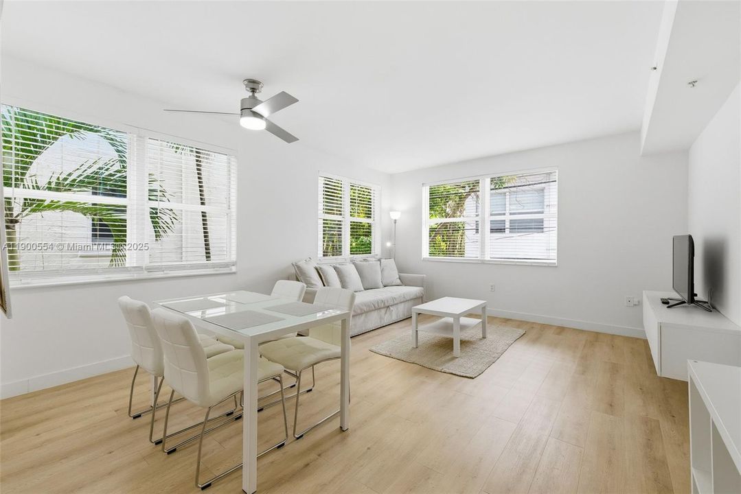 合同活跃: $2,300 (1 贝兹, 1 浴室, 550 平方英尺)