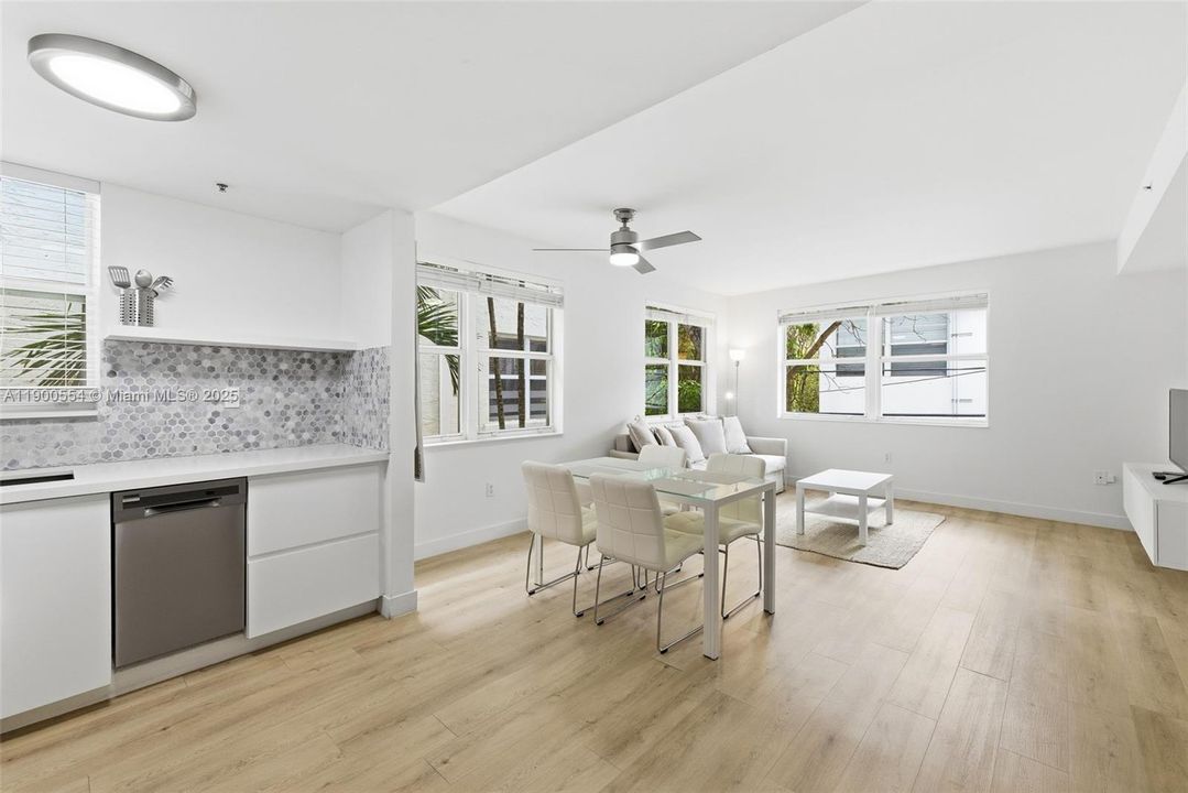 合同活跃: $2,300 (1 贝兹, 1 浴室, 550 平方英尺)