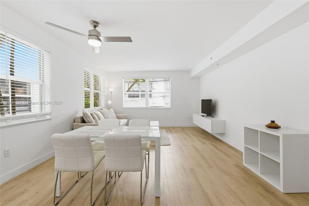 合同活跃: $2,300 (1 贝兹, 1 浴室, 550 平方英尺)