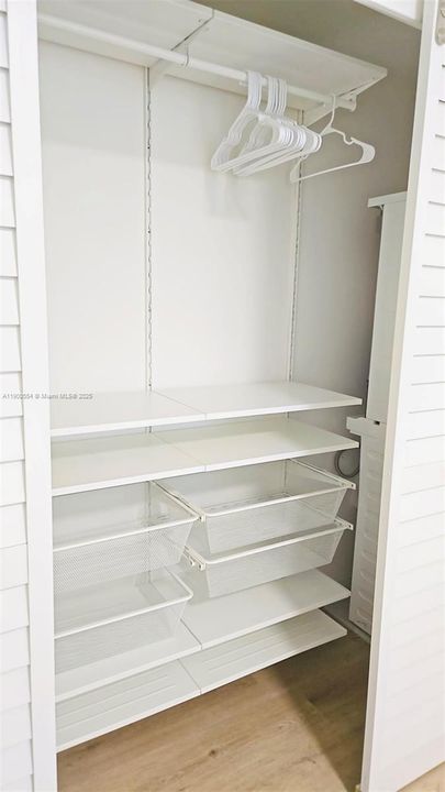 合同活跃: $2,300 (1 贝兹, 1 浴室, 550 平方英尺)