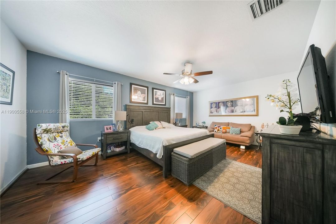 For Sale: $595,000 (5 beds, 2 baths, 2380 Square Feet)