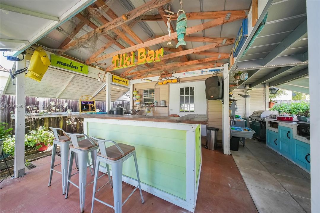 For Sale: $595,000 (5 beds, 2 baths, 2380 Square Feet)