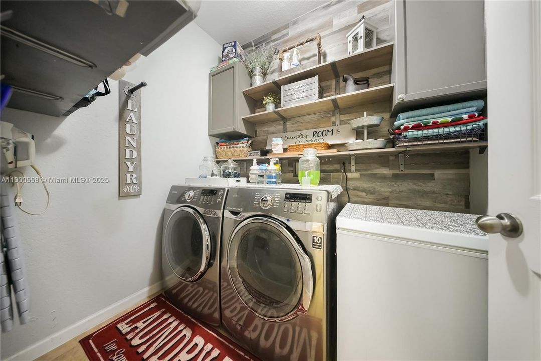 For Sale: $595,000 (5 beds, 2 baths, 2380 Square Feet)