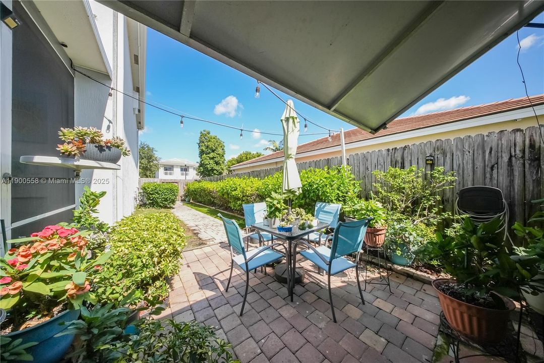 For Sale: $595,000 (5 beds, 2 baths, 2380 Square Feet)