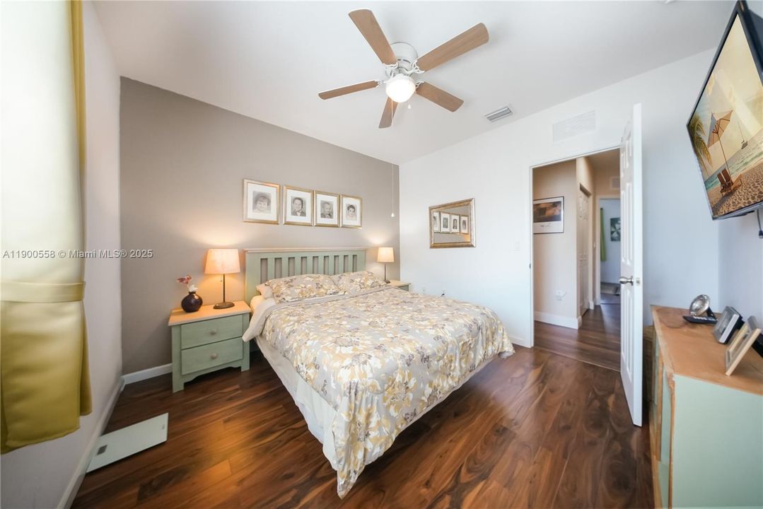 For Sale: $595,000 (5 beds, 2 baths, 2380 Square Feet)