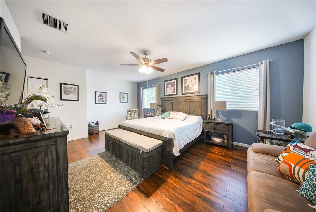 For Sale: $595,000 (5 beds, 2 baths, 2380 Square Feet)