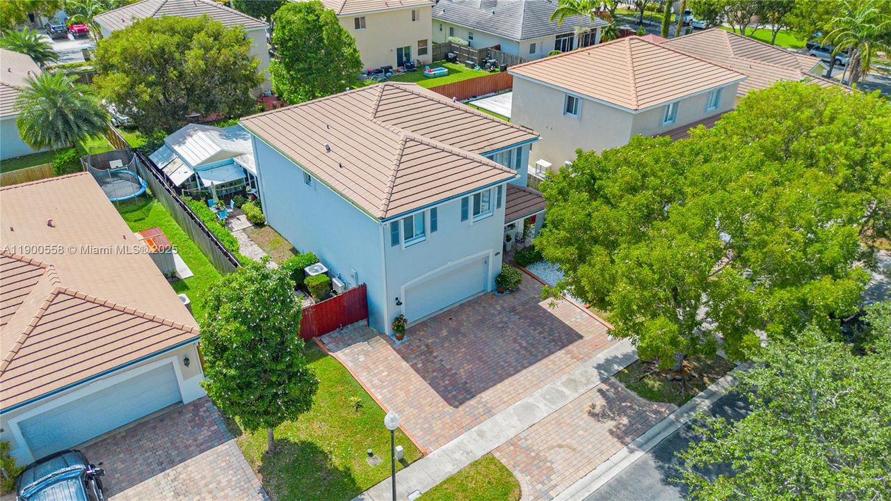 For Sale: $595,000 (5 beds, 2 baths, 2380 Square Feet)