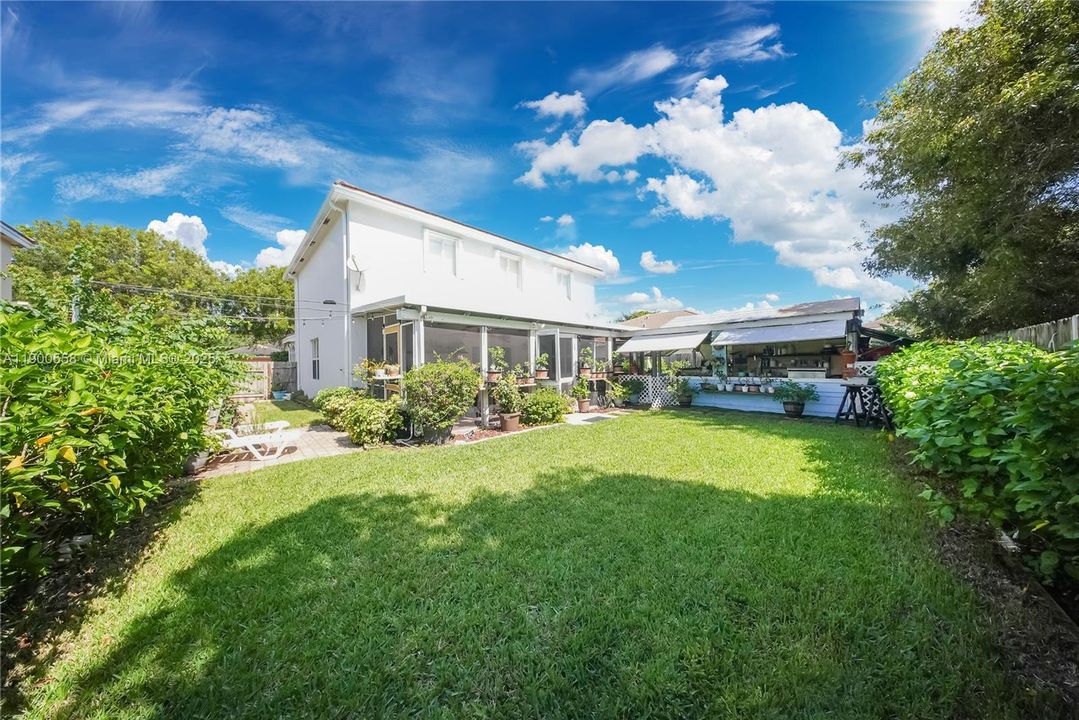 For Sale: $595,000 (5 beds, 2 baths, 2380 Square Feet)