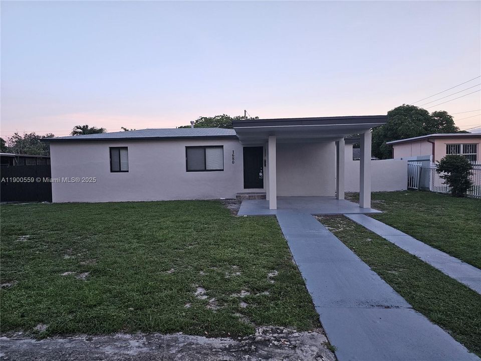 Recently Rented: $3,850 (3 beds, 2 baths, 1083 Square Feet)