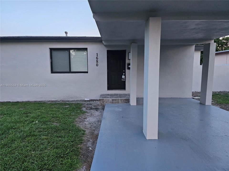 Recently Rented: $3,850 (3 beds, 2 baths, 1083 Square Feet)