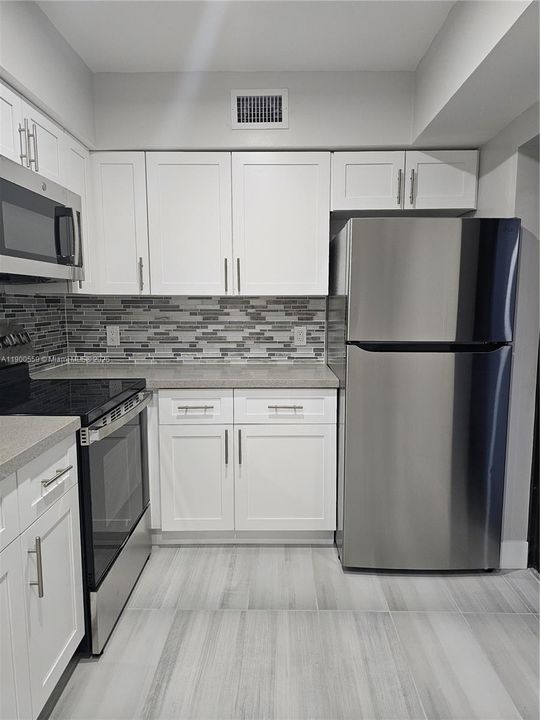 Recently Rented: $3,850 (3 beds, 2 baths, 1083 Square Feet)