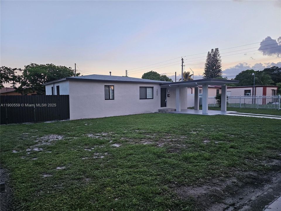 Recently Rented: $3,850 (3 beds, 2 baths, 1083 Square Feet)