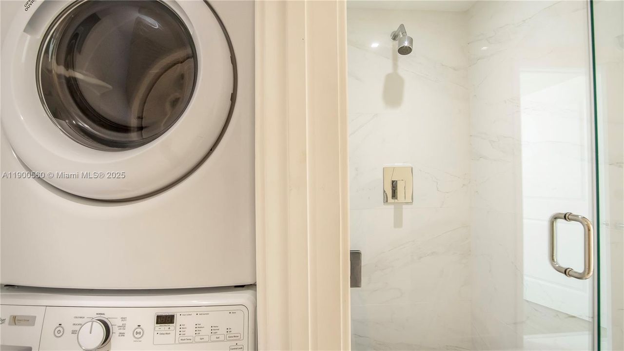 合同活跃: $6,800 (3 贝兹, 3 浴室, 1686 平方英尺)