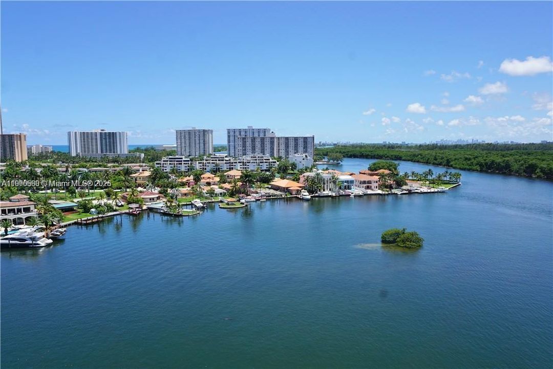 合同活跃: $6,800 (3 贝兹, 3 浴室, 1686 平方英尺)