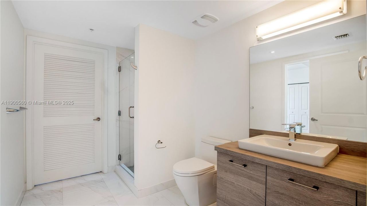 合同活跃: $6,800 (3 贝兹, 3 浴室, 1686 平方英尺)