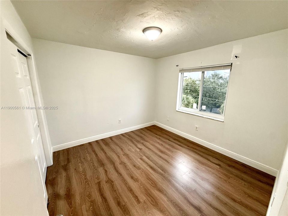 For Rent: $2,200 (2 beds, 1 baths, 980 Square Feet)