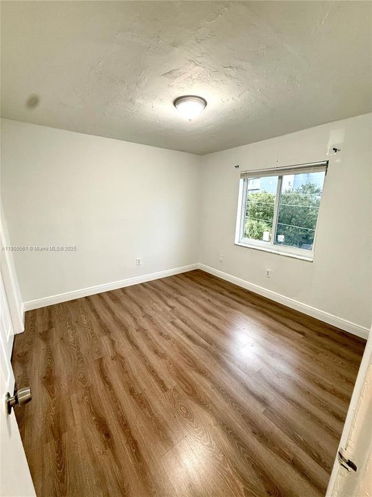 For Rent: $2,200 (2 beds, 1 baths, 980 Square Feet)