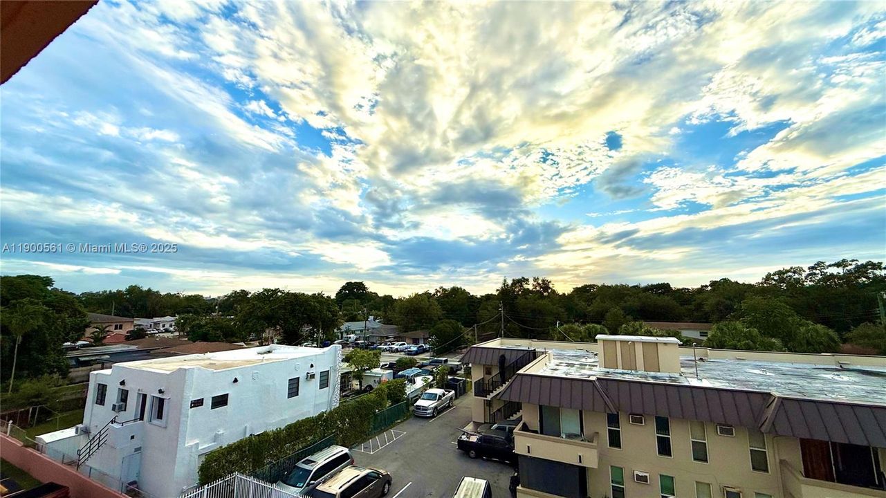 For Rent: $2,200 (2 beds, 1 baths, 980 Square Feet)