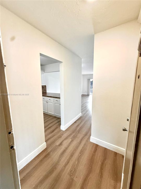 For Rent: $2,200 (2 beds, 1 baths, 980 Square Feet)