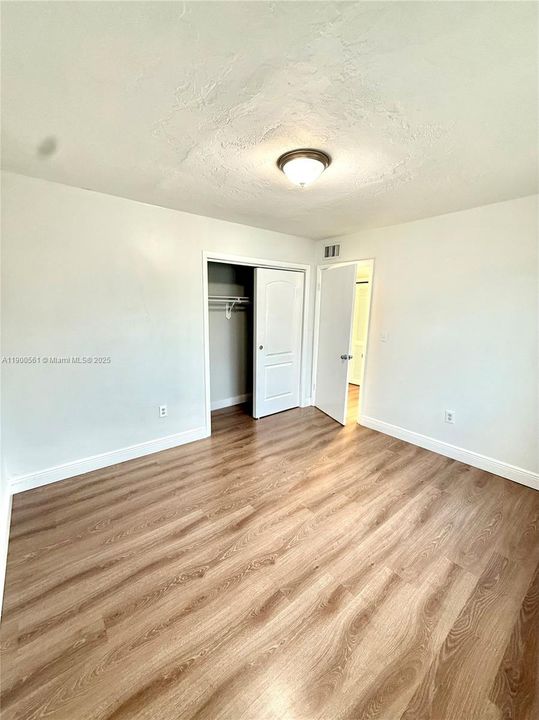 For Rent: $2,200 (2 beds, 1 baths, 980 Square Feet)