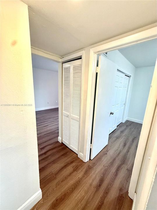 For Rent: $2,200 (2 beds, 1 baths, 980 Square Feet)