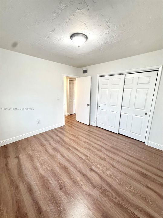 For Rent: $2,200 (2 beds, 1 baths, 980 Square Feet)