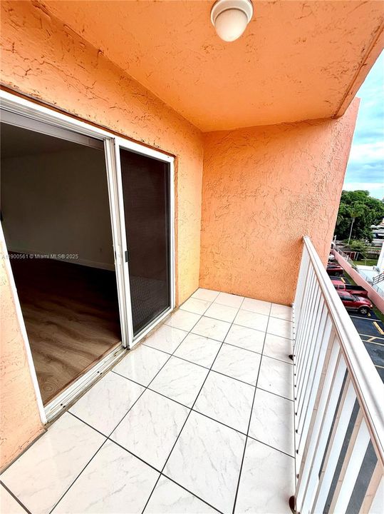 For Rent: $2,200 (2 beds, 1 baths, 980 Square Feet)