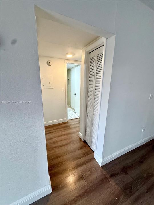 For Rent: $2,200 (2 beds, 1 baths, 980 Square Feet)