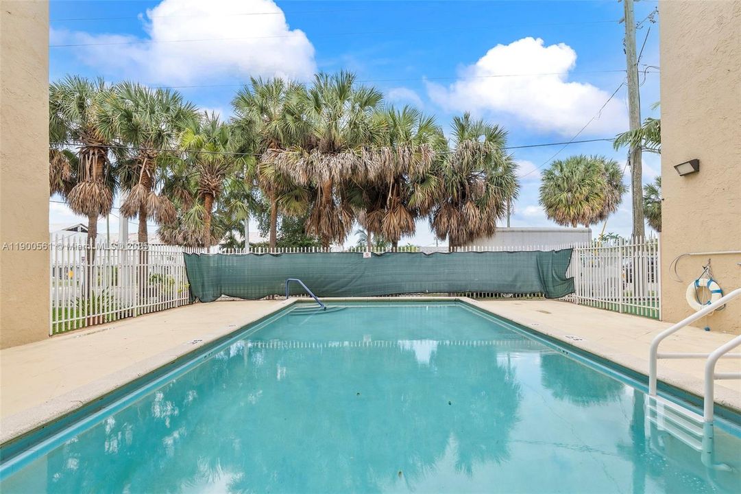 For Rent: $2,200 (2 beds, 1 baths, 980 Square Feet)