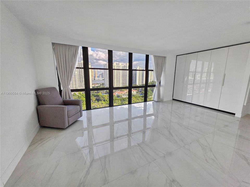 Recently Rented: $3,100 (2 beds, 2 baths, 1360 Square Feet)