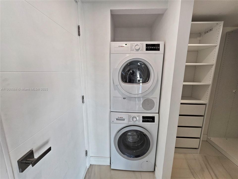 Recently Rented: $3,100 (2 beds, 2 baths, 1360 Square Feet)