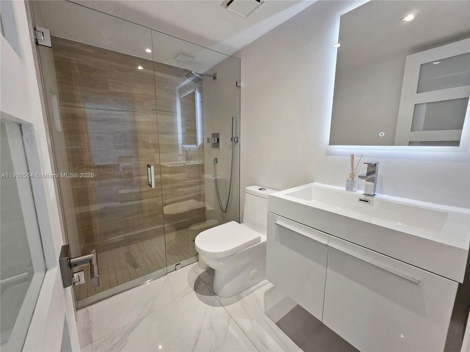 Recently Rented: $3,100 (2 beds, 2 baths, 1360 Square Feet)