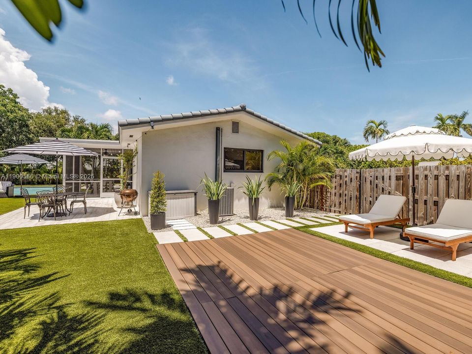 На продажу: $1,398,000 (2 спален, 2 ванн, 1265 Квадратных фут)